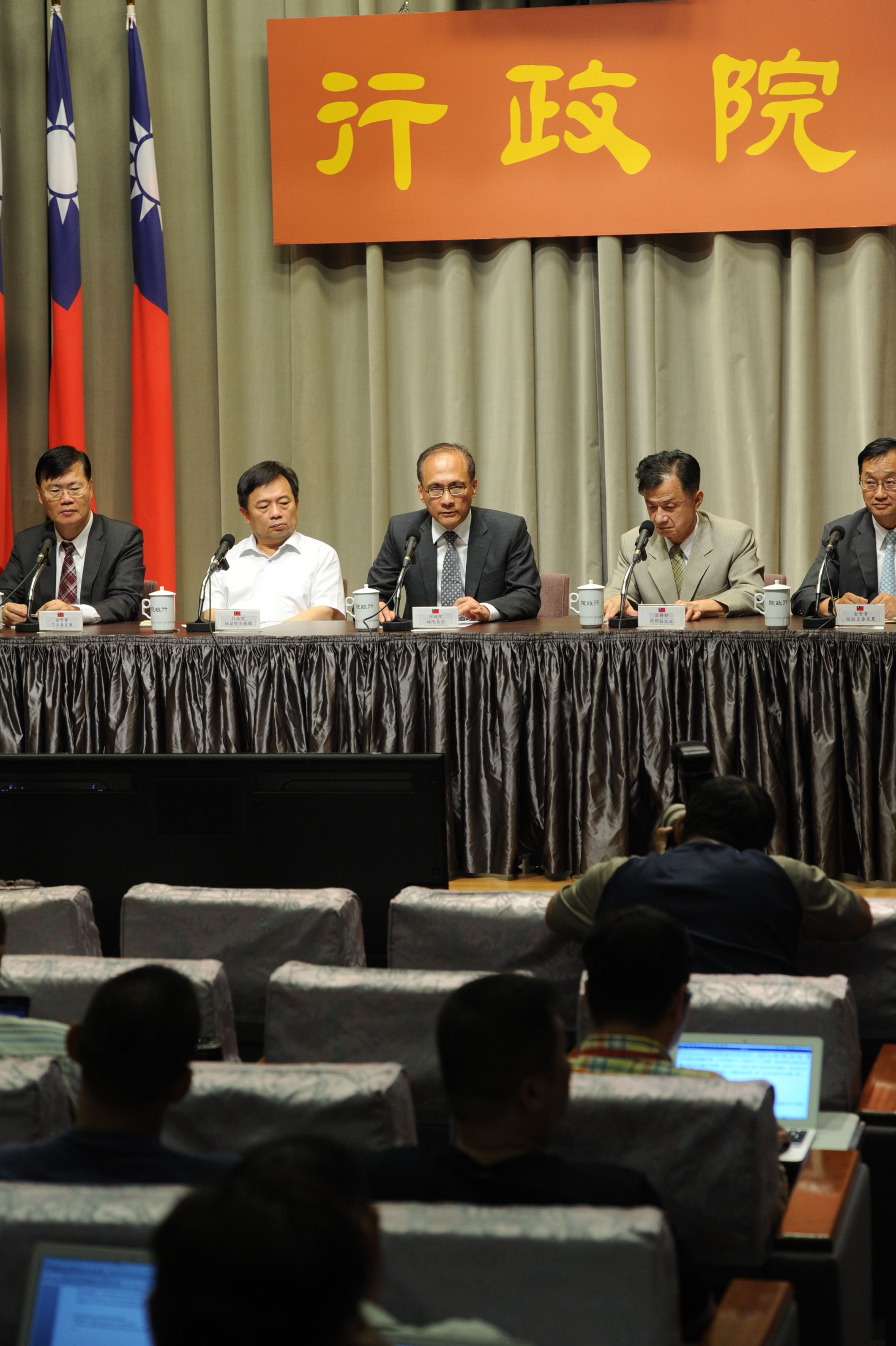 林揆：無上限儘速查明兆豐案事實 徹查相關人員及責任 　共3張