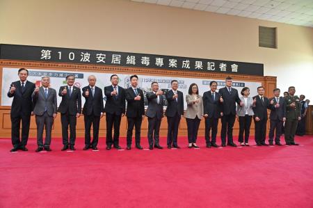 卓院長今(12)日出席113年「第10波安居緝毒專案」成果記者會照片 共7張