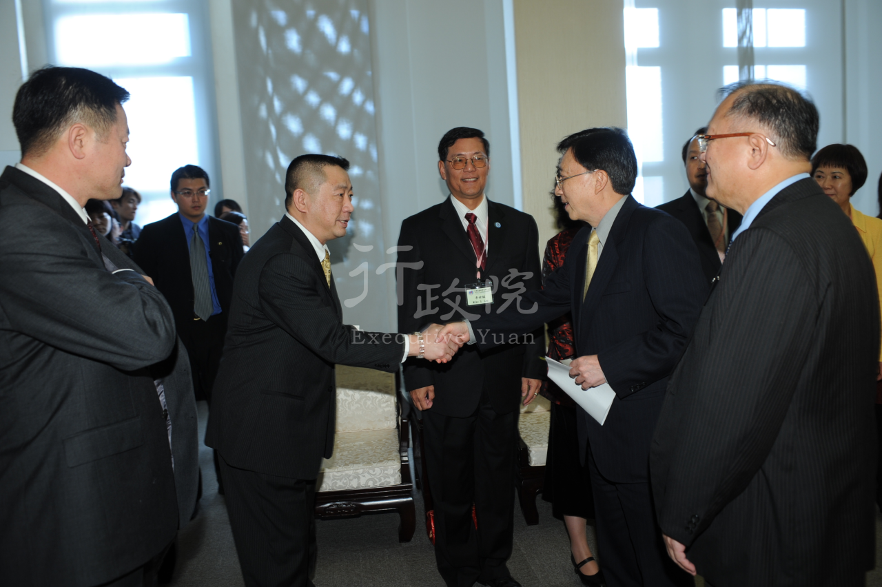 劉兆玄院長接見美國高階政商代表參訪團一行16人 共2張 　共2張