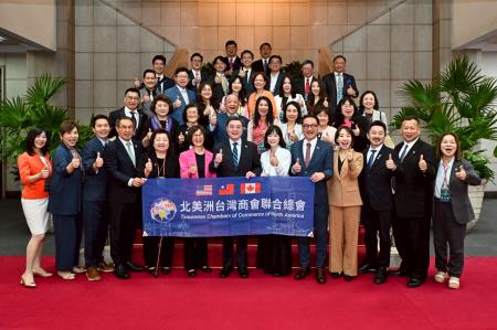 2026年4月9日行政院長卓榮泰接見「第38屆北美臺商回國訪問暨投資考察團」　共6張