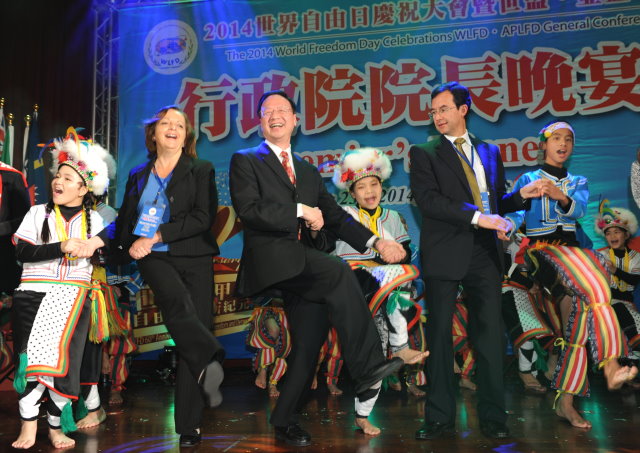 江揆：臺灣民主燈塔照耀華人世界 期許世亞盟持續推動全球民主與自由和平工作 　共2張