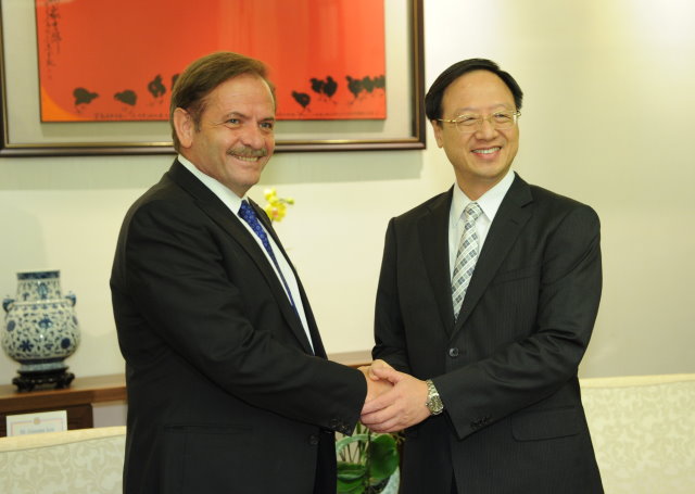江揆：感謝歐洲在台商會建言 有助促進臺歐經貿往來 　共2張