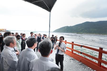 2026年5月29日行政院長卓榮泰視察馬太鞍溪堤防工程防汛整備情形 　共7張
