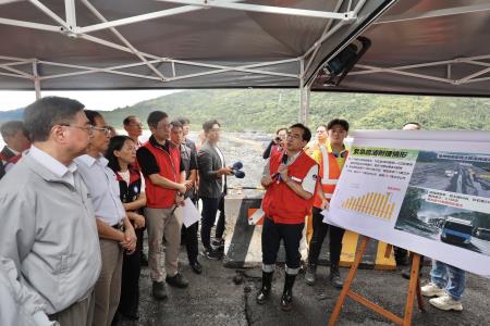 2025年10月25日行政院長卓榮泰視察「馬太鞍溪橋重建、馬太鞍溪上下游疏濬復建」工程進度 　共7張