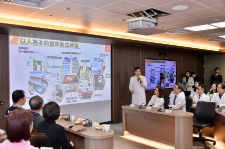 2024年12月17日行政院長卓榮泰視察衛生福利部臺北醫院 _3_　共7張