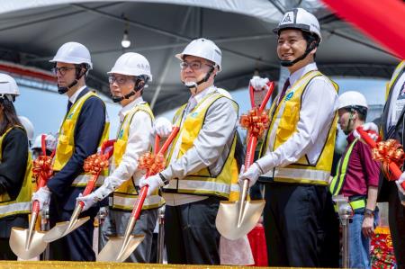 2025年5月16日行政院長卓榮泰出席新竹海水淡化廠開工典禮_5 　共8張
