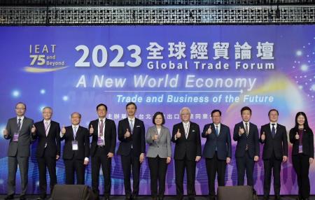 2023年6月12日行政院副院長鄭文燦出席「2023全球經貿論壇」　共4張