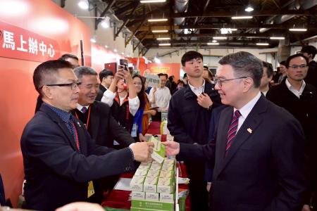 2026年2月6日行政院長卓榮泰出席「中小微企業多元振興發展計畫成果發表會」開幕典禮　共9張