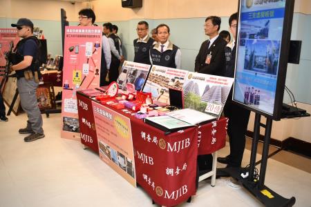 2024年8月9日行政院長卓榮泰出席「法務部調查局偵辦重大電信詐欺案件暨臺美合作破獲跨境機房」成果記者會。　共8張