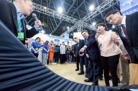 2026年6月12日行政院長卓榮泰出席大南方AI智慧健康展開幕典禮 　共8張