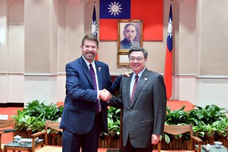 2026年1月27日行政院長卓榮泰接見美國台灣商業協會(USTBC)訪團一行　共4張