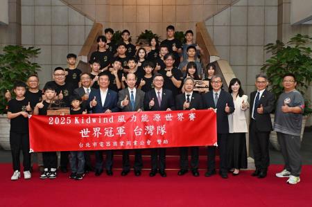 2025年5月29日行政院長卓榮泰接見「KidWind2025風力能源世界賽台灣代表隊」一行_1　共10張