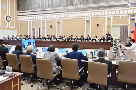 2024年10月17日行政院長卓榮泰主持行政院經濟發展委員會第2次會議。 　共7張