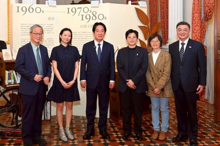 2026年6月30日行政院長卓榮泰出席「臺灣漫遊錄」獲獎慶功宴 　共12張