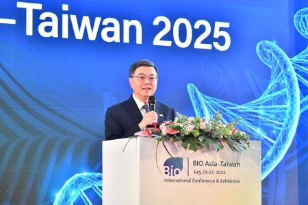 2025年7月24日行政院長卓榮泰出席「2025亞洲生技大會開幕典禮」　共8張