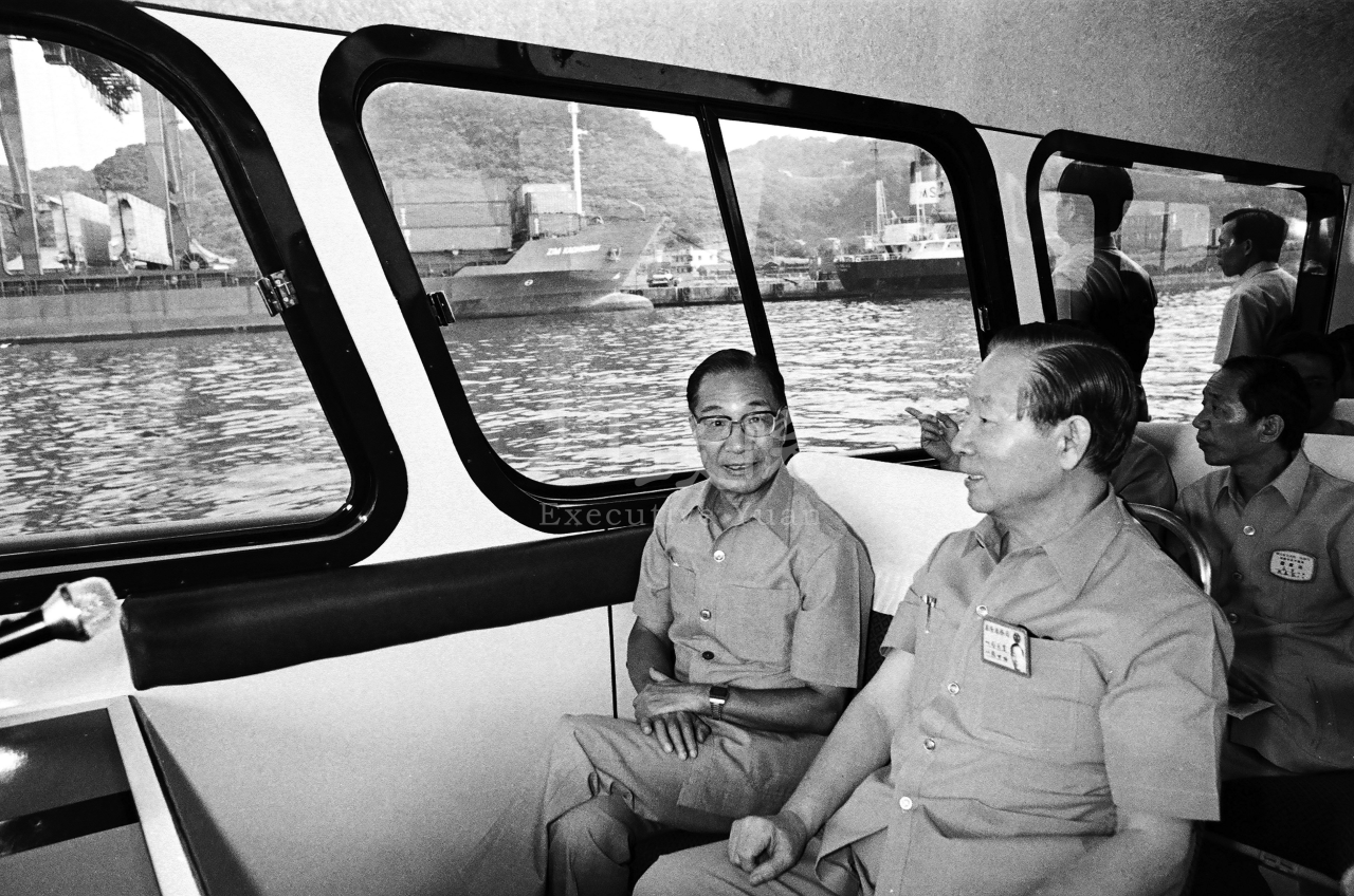 1984年9月8日行政院院長俞國華巡視基隆港 共1張 　共1張