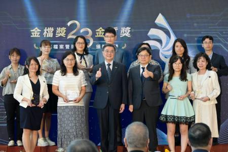 2026年9月7日行政院長卓榮泰出席第23屆機關檔案管理金檔獎暨金質獎頒獎典禮 　共7張