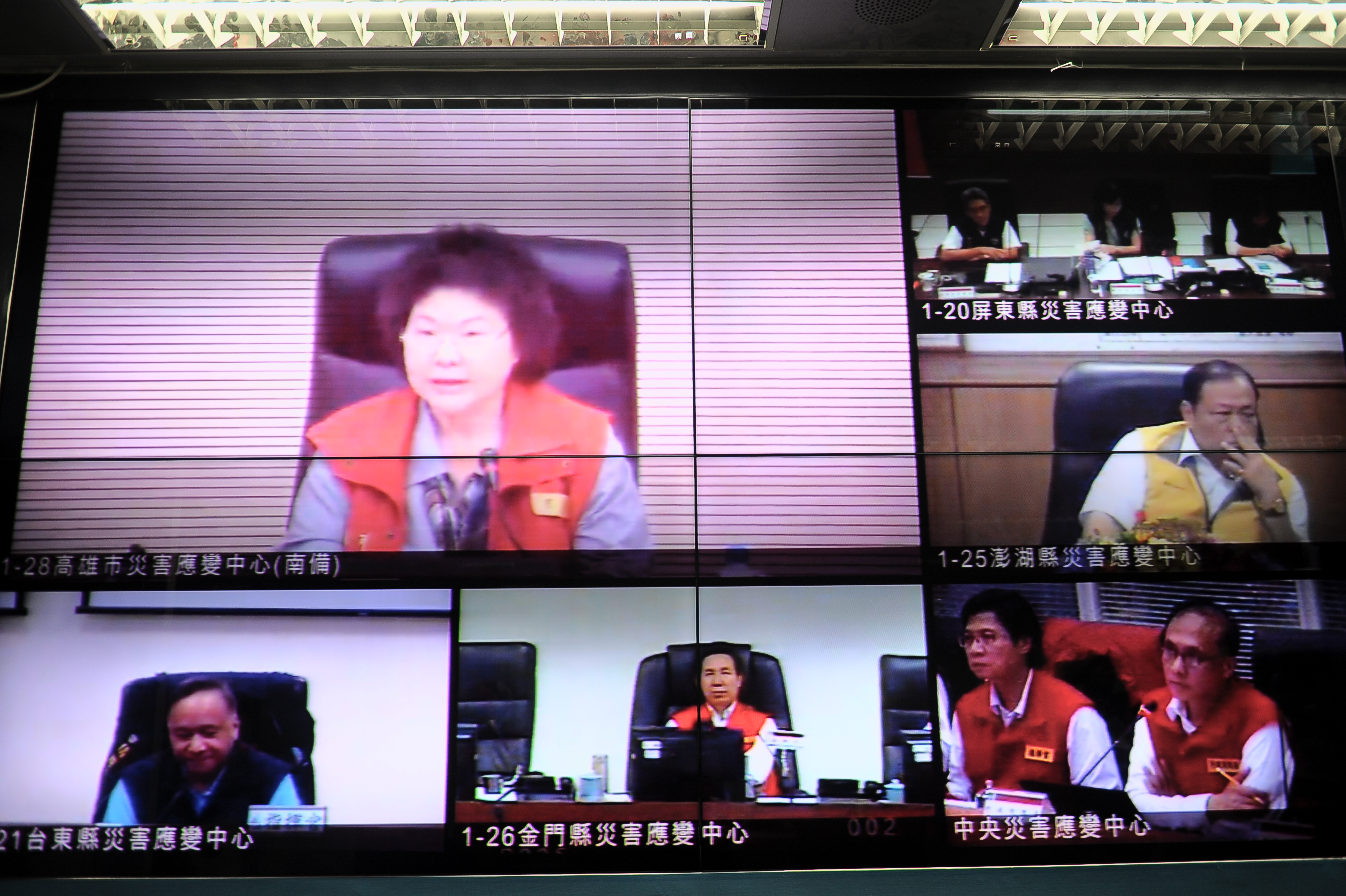 林揆二度視察中央災害應變中心 視訊瞭解莫蘭蒂颱風各地災情 並允全力提供地方協助 　共3張