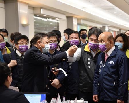 2022年12月31日行政院長蘇貞昌視察「桃園機場中國航班加強檢疫措施執行情形」