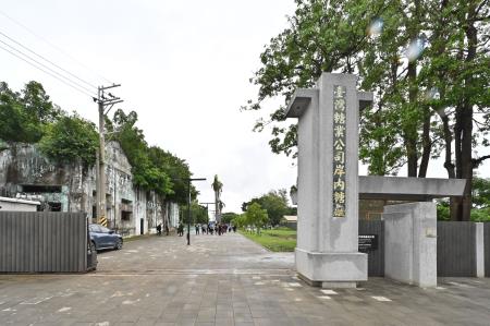 2024年8月9日行政院副院長鄭麗君視察岸內糖廠影視基地S__36642911_0　共6張
