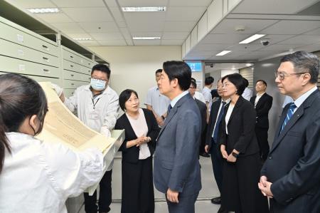 2024年7月15日行政院長卓榮泰解嚴紀念日視察「政治檔案開放應用情形」6　共9張