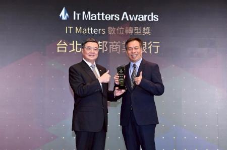 2025年12月9日行政院長卓榮泰出席第三屆「IT Matters Awards」頒獎典禮 　共5張