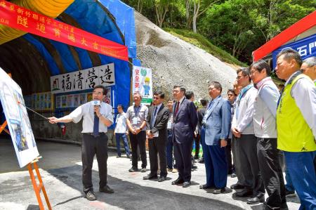 2026年5月20日行政院長卓榮泰出席「石門水庫至新竹聯通管工程計畫」隧道銜接段工程貫通典禮 　共8張