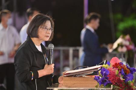 2023年5月6日行政院副院長鄭文燦陪同總統出席「112年全國大專院校運動會」開幕典禮3 　共8張