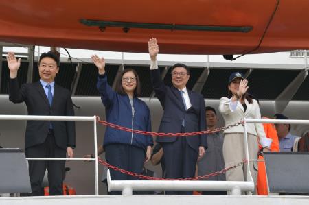 2024年6月3日行政院長卓榮泰出席海委會海巡署「113年端節威力掃蕩誓師暨接裝典禮」　共13張