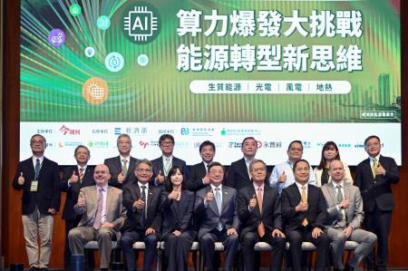 2026年8月26日行政院長卓榮泰出席「2026第十屆新能源國際論壇」開幕式。　共5張