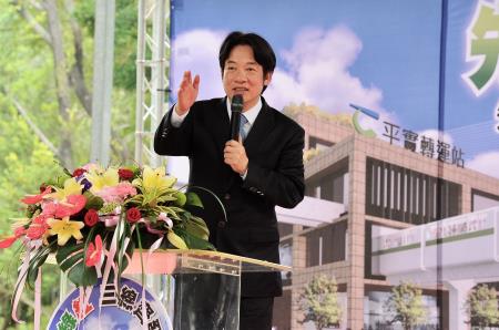 1070811賴清德院長出席「先進台南 前瞻啟航」-先進運輸藍、綠、紅三線並進記者會S__4440084
