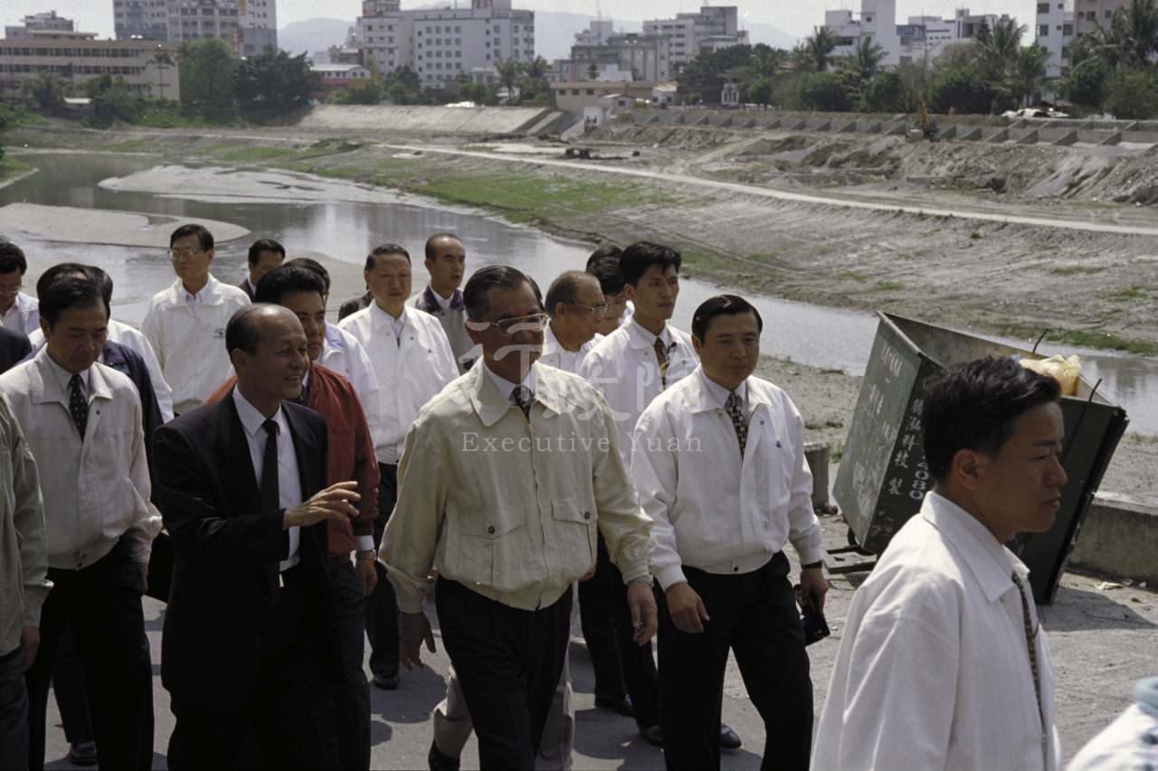 1997年3月13日連戰副總統兼行政院長巡視花蓮 共1張 　共1張