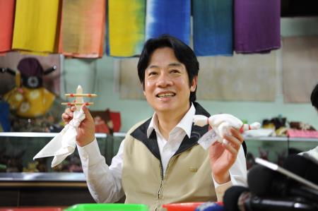 參訪客家文物館體驗染布