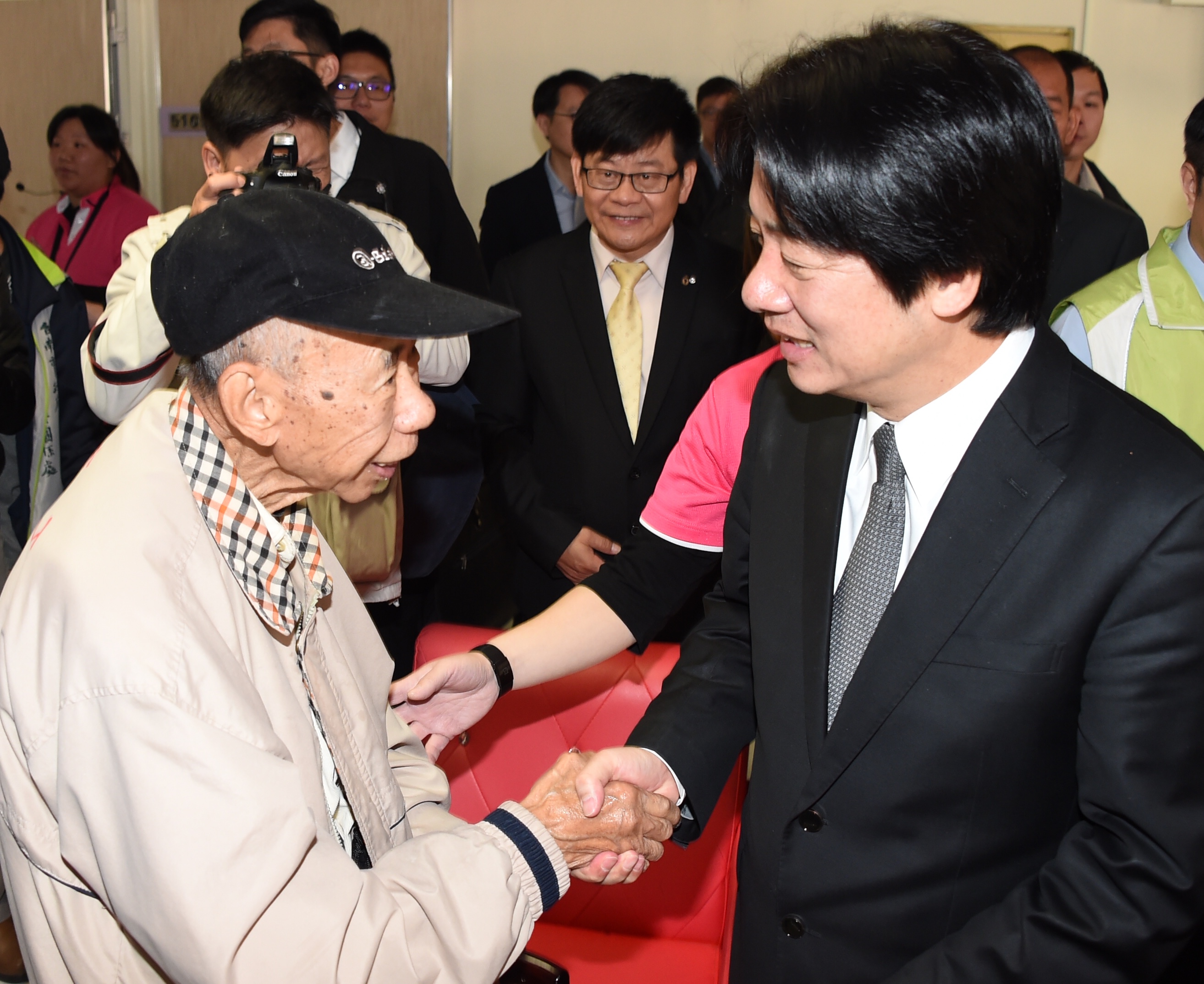 賴揆率行政團隊訪台南  盼落實長照2.0與前瞻基礎建設