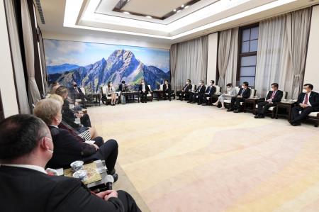 2022年4月13日行政院長蘇貞昌接見「台灣–瑞典國會議員協會暨歐洲議會議員聯合訪團」一行8　共8張