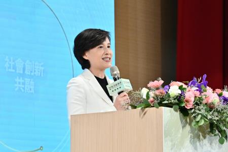 2025年12月15日行政院副院長鄭麗君出席第8屆「政府服務獎」頒獎典禮　共6張