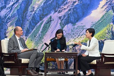 2025年10月22日行政院副院長鄭麗君接見歐盟成長總署一行 　共5張