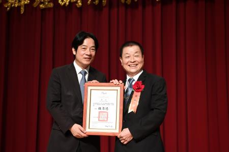 1070822賴清德院長出席「106年調解案件榮獲中央各獎項績優人員表揚大會」-1
