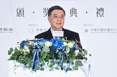 2025年12月4日行政院長卓榮泰出席2025國家人才發展獎頒獎典禮 　共5張