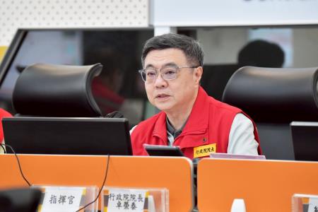 2026年7月9日行政院長卓榮泰視導巴威颱風中央災害應變中心 　共5張