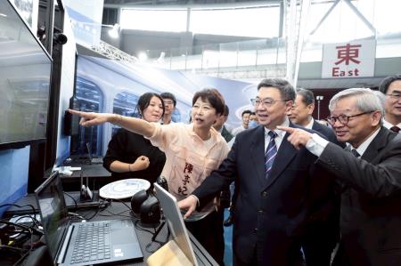 2026年6月12日行政院長卓榮泰出席大南方AI智慧健康展開幕典禮 　共8張