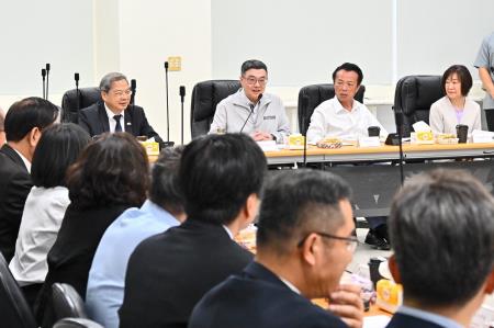 2025年5月17日行政院長卓榮泰參訪亞洲無人機AI創新應用研發中心S__139690042_0 　共10張