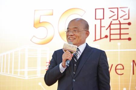 2021年12月23日行政院長蘇貞昌出席「5G躍臺灣 飆速Give Me Five」5G垂直場域體驗週典禮活動2　共7張