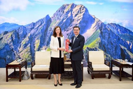 Premier Cho receives executive director of the Canadian Trade Office in ...