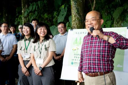 2020年7月10日行政院長蘇貞昌視察大屯瀑布區溪流西側步道短期環境改善辦理情形 　共5張