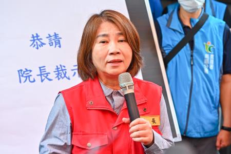 2026年6月27日行政院長卓榮泰視察設施蔬菜農作災損情形 　共12張