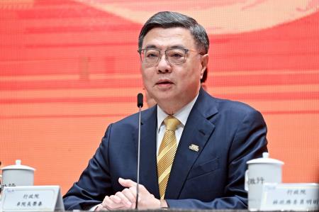 2025年11月27日行政院長卓榮泰出席行政院院會後記者會(第3980次會議) 　共10張