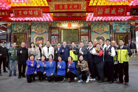 2026年2月18日行政院長卓榮泰赴和平島天顯宮參拜祈福　共8張