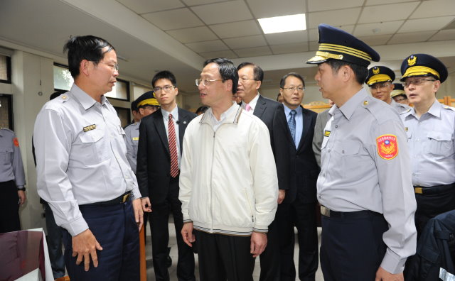 江揆慰勉員警辛勞  呼籲民眾支持警察同仁 　共2張