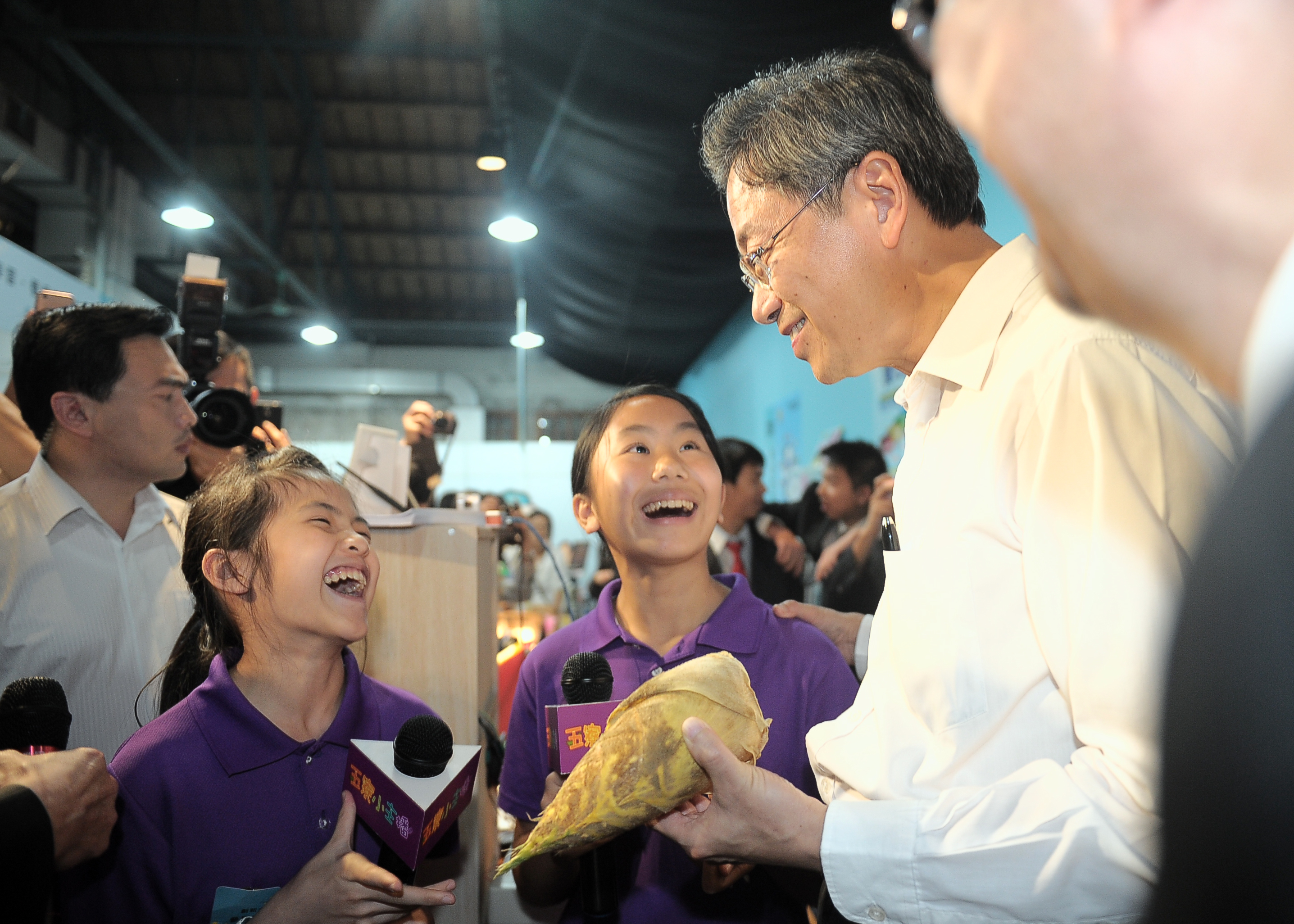 張揆參觀未來教育概念展 期勉全國教師發揮教學熱誠鼓舞學生奮發向上